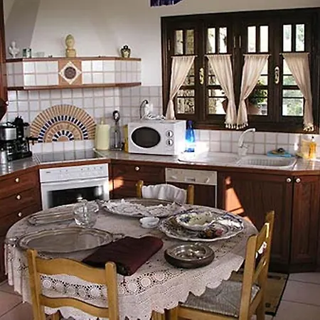 בית הארחה Archontariki 4*