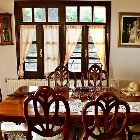 בית הארחה Archontariki