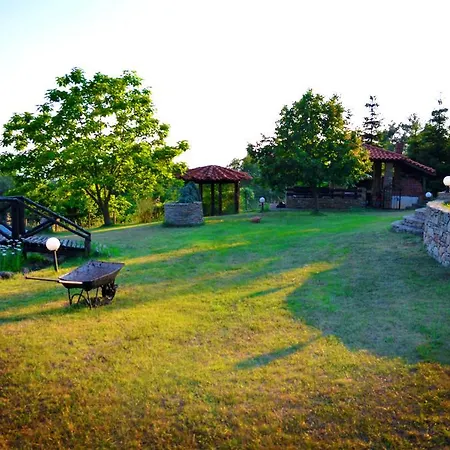 Archontariki בית הארחה